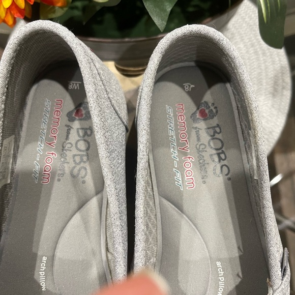 Bob’s Skechers Silver Grey Slip-Ons Size 8 - Picture 3 of 8